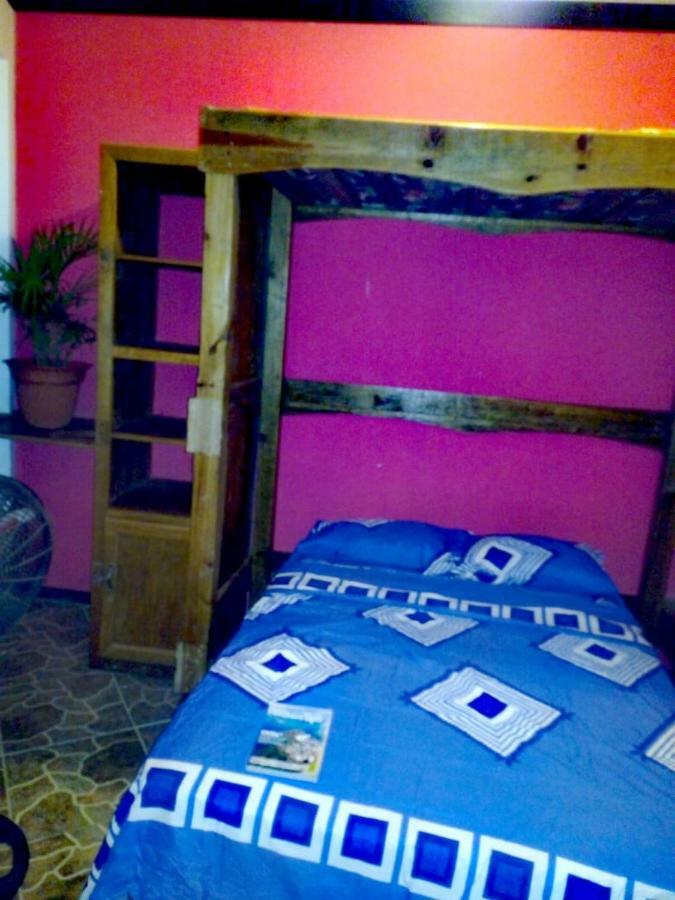 The Venue - Utila Hostel Kültér fotó