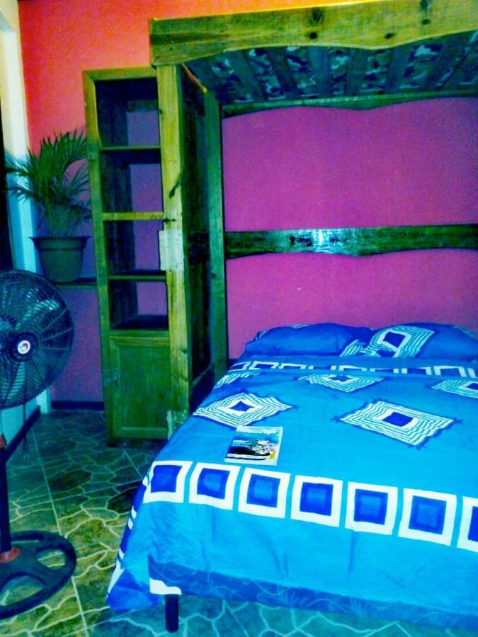 The Venue - Utila Hostel Kültér fotó