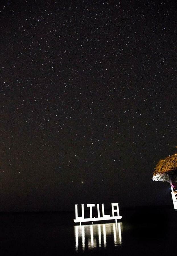 The Venue - Utila Hostel Kültér fotó