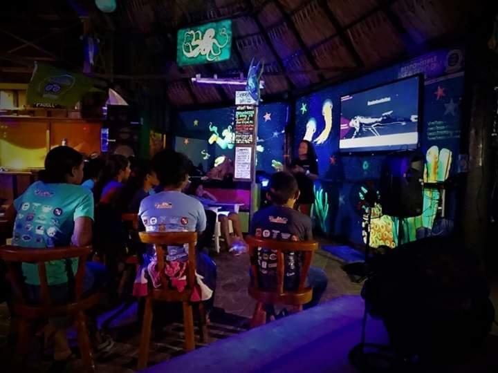 The Venue - Utila Hostel Kültér fotó